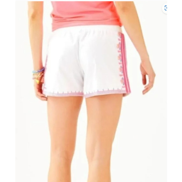 Women's‎ Lilly Pulitzer 5" Katia Embroidered Short | 001879 | Lilly Pulitzer - Picture 3 of 13